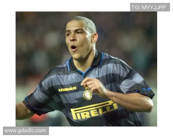 带有罗字的足球球星盘点及其在足球历史中的影响力解析 带有罗字的足球球星盘点及其在足球历史中的影响力解析