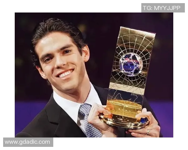 曾被队友看不起的足球天才逆袭成世界级球星的传奇故事 曾被队友看不起的足球天才逆袭成世界级球星的传奇故事